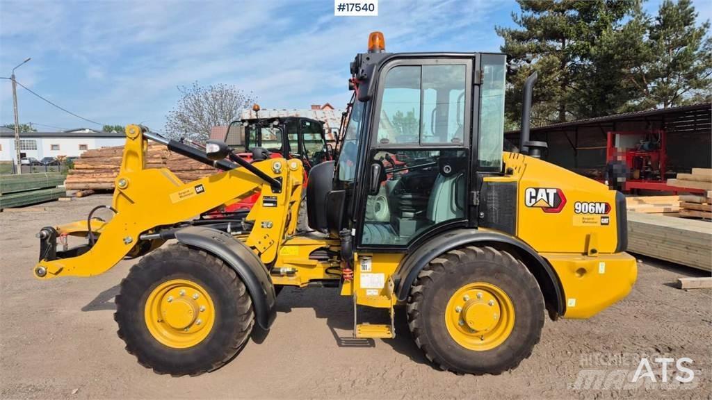 CAT 906M Колесни товарачи