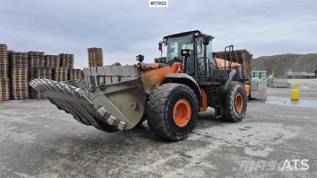 Hitachi ZW 310 Колесни товарачи