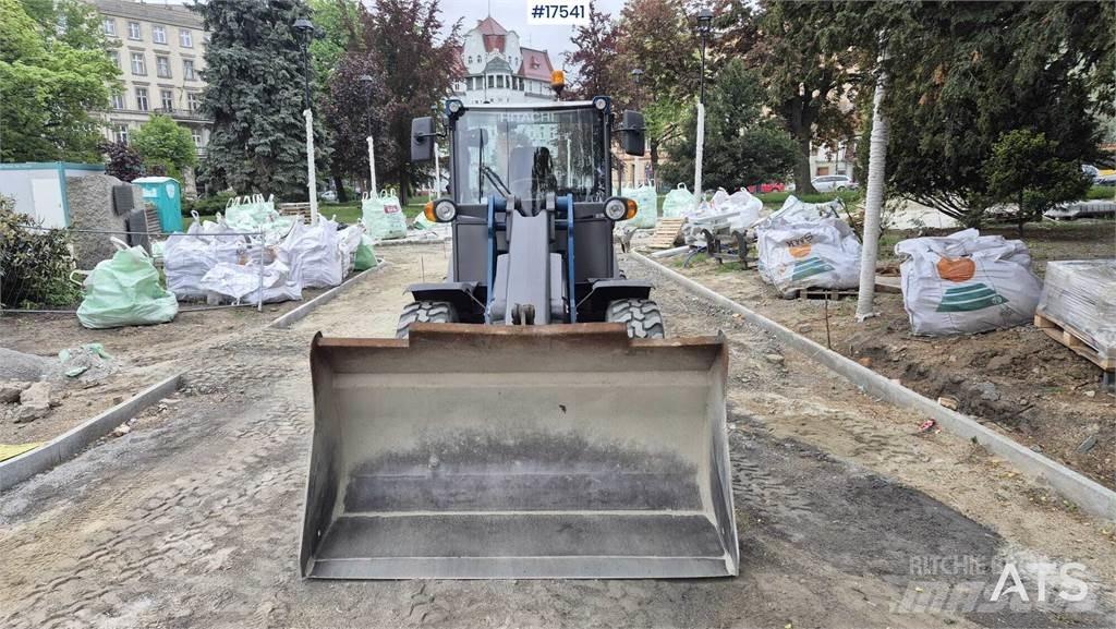 Hitachi ZW 75 Колесни товарачи