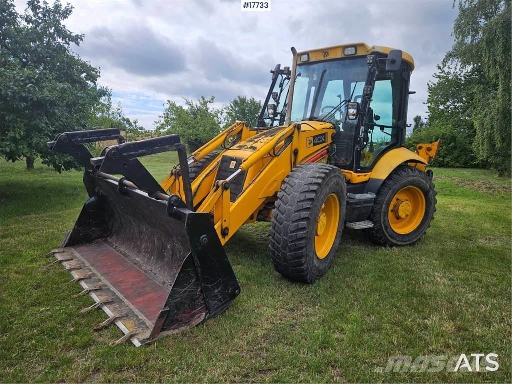 JCB 4CX Товарач със заден ексватор