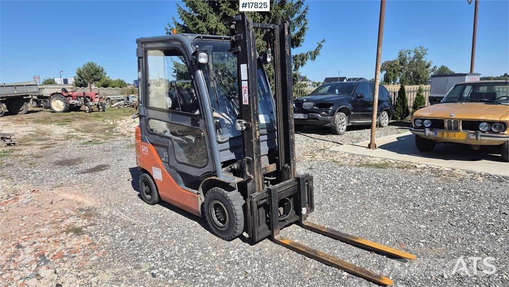 Toyota 02-8FGF15 Вилични кари-повдигачи - други