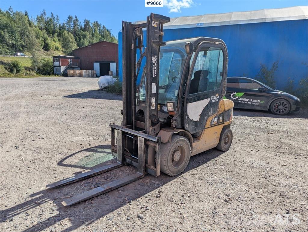 CAT DP30N Дизелови камиони