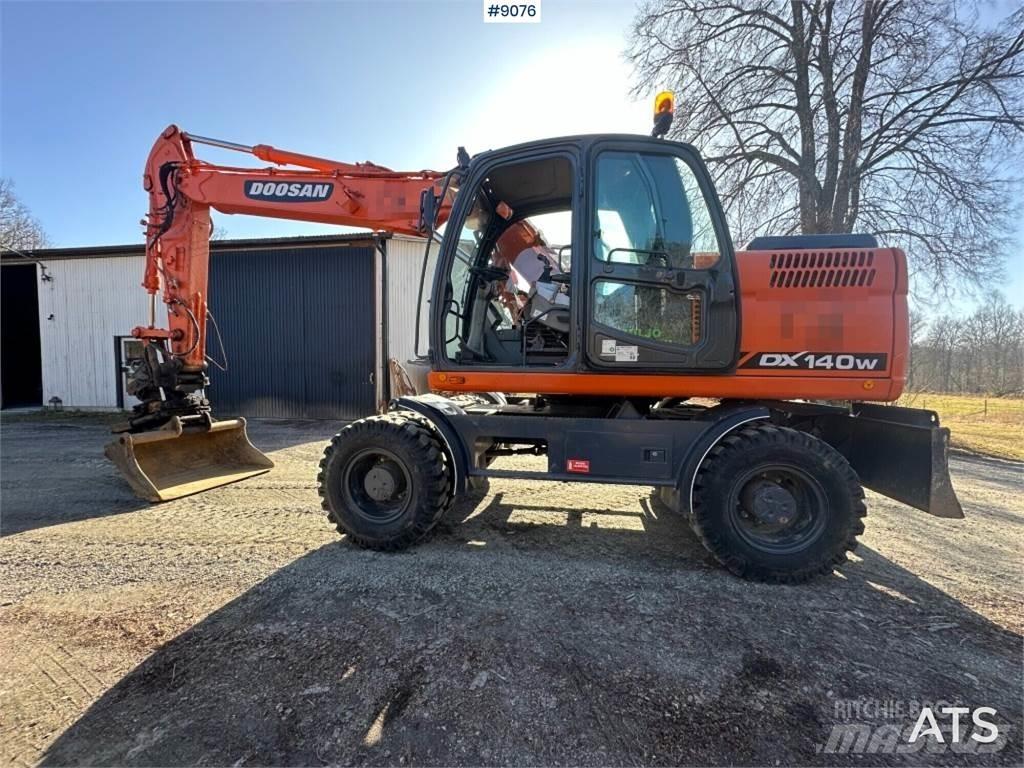Doosan DX140W Колесни екскаватори