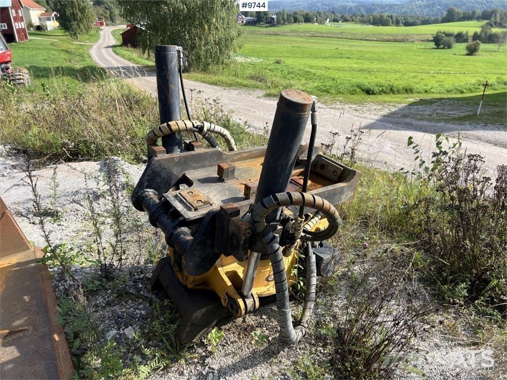 Engcon EC30279 Товарачи със заден ескаватор