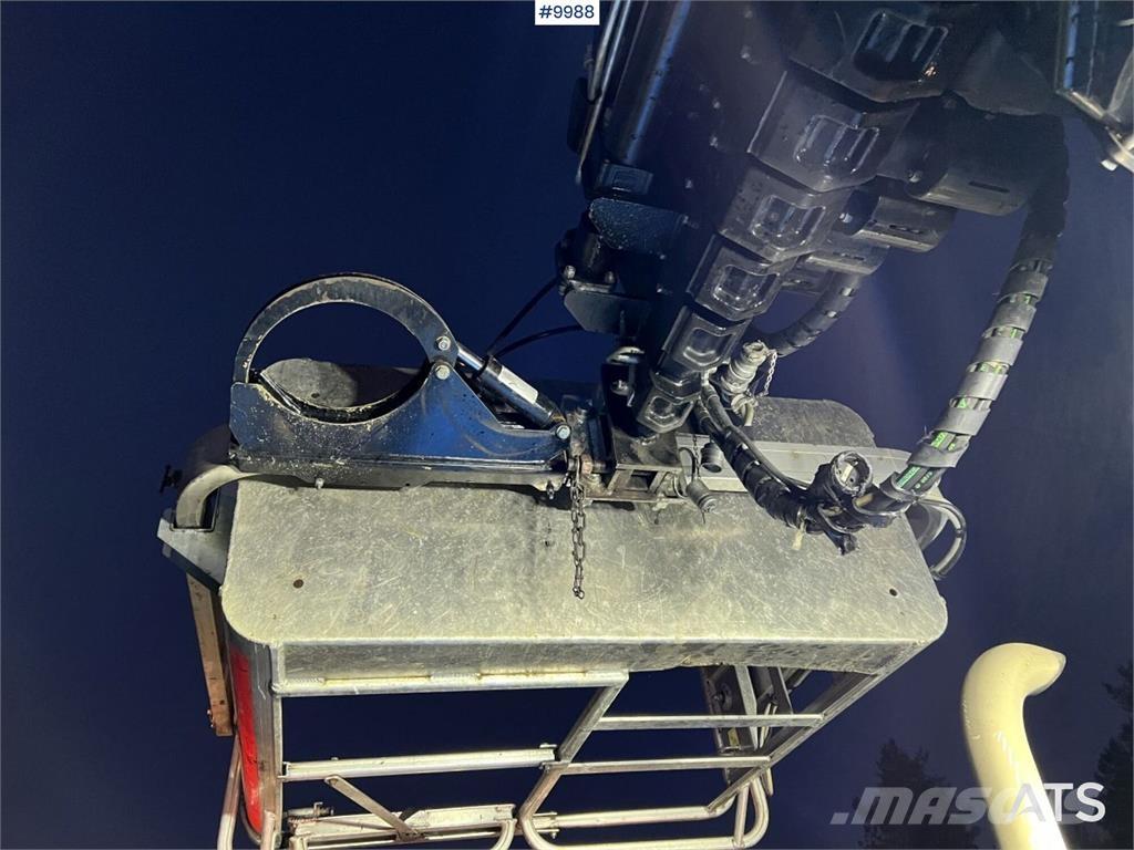 Huddig 1260C Товарач със заден ексватор