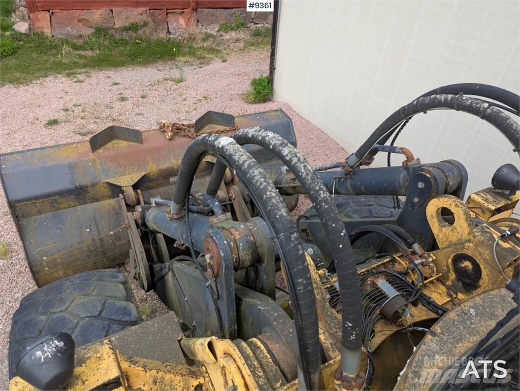 Volvo BM 4600B  Колесни булдозери
