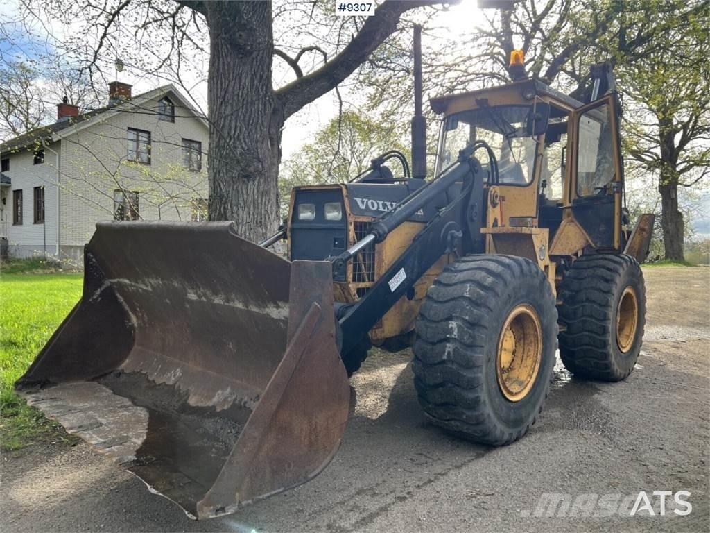 Volvo BM 6300 Товарач със заден ексватор