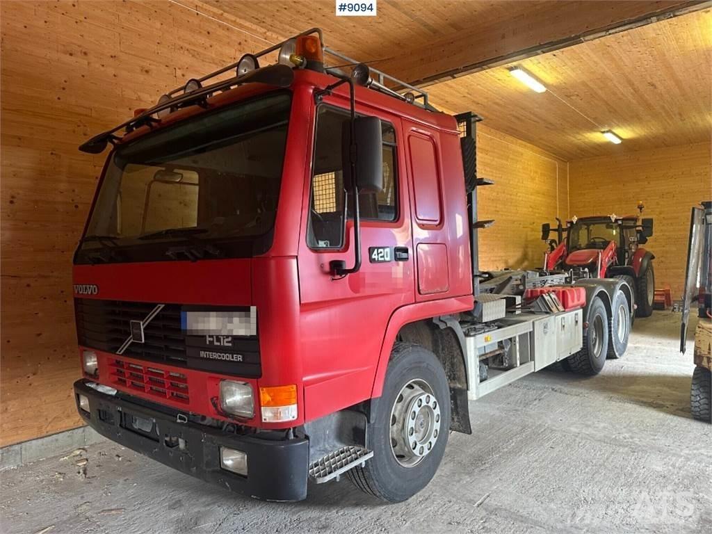 Volvo FL12 Камиони с кран с кука