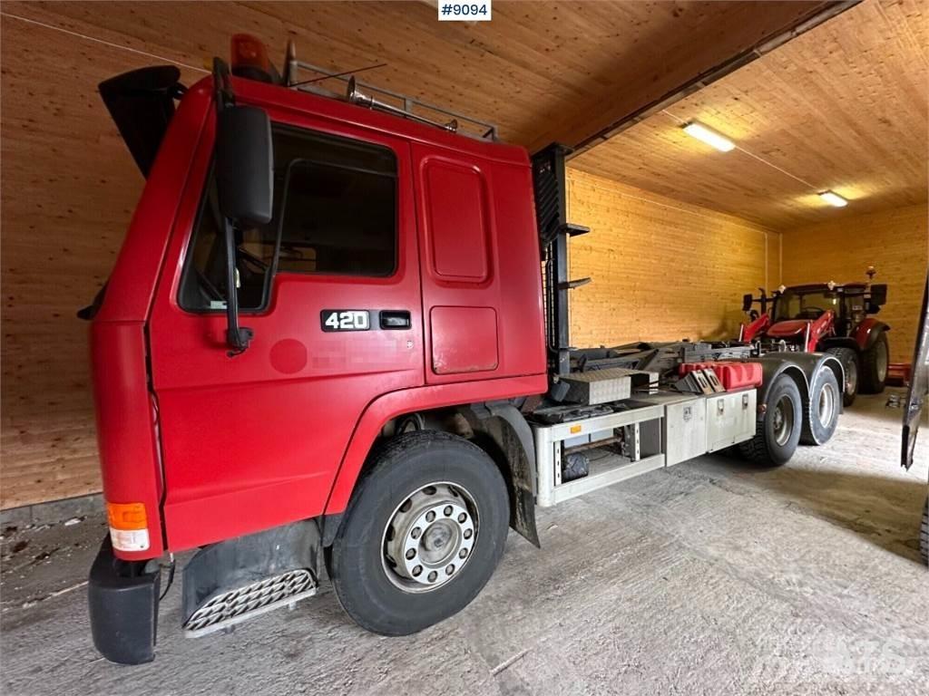 Volvo FL12 Камиони с кран с кука