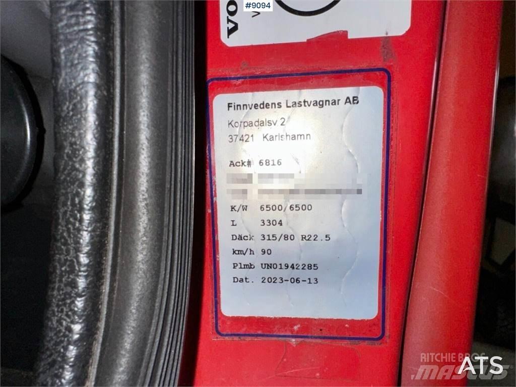 Volvo FL12 Камиони с кран с кука