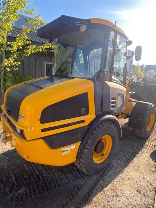 JCB 407 Колесни товарачи