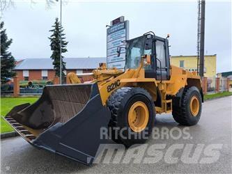 CASE 821C Колесни товарачи