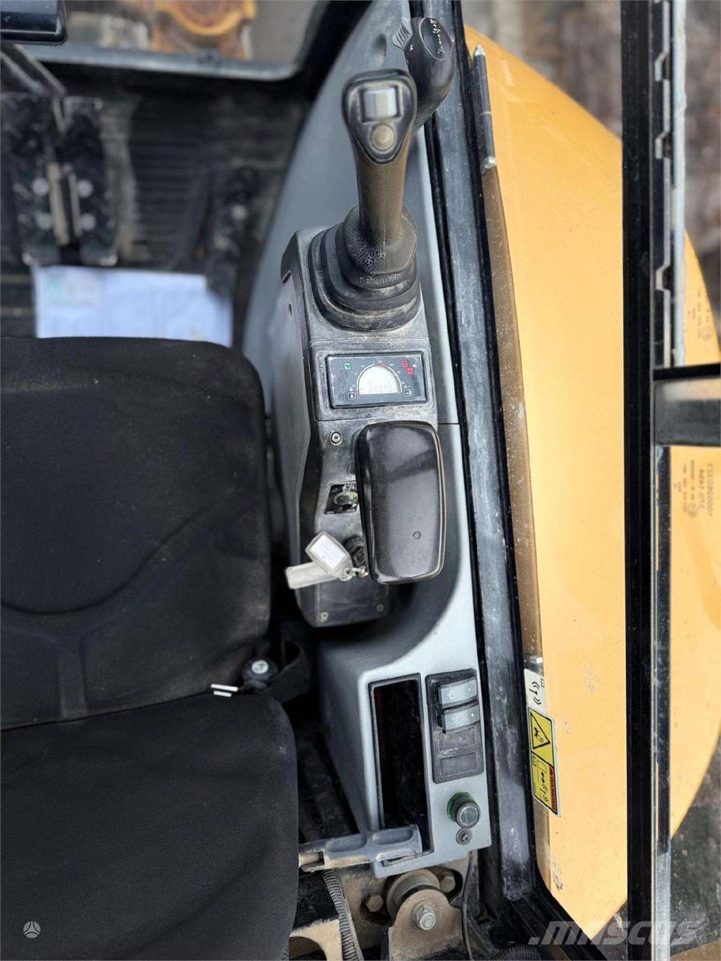 CAT 302.7 DCR Мини екскаватори < 7 т