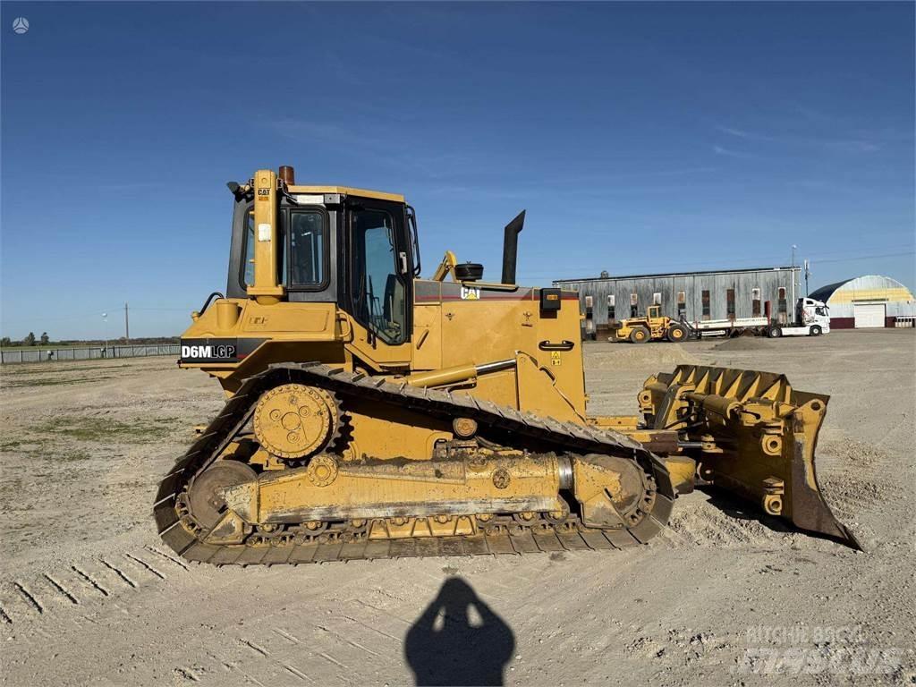 CAT D6M LGP Верижни булдозери
