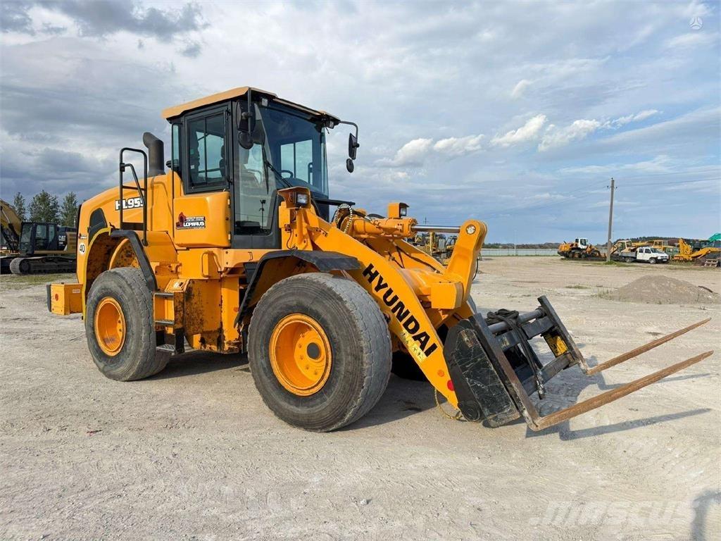 Hyundai HL 955 Колесни товарачи