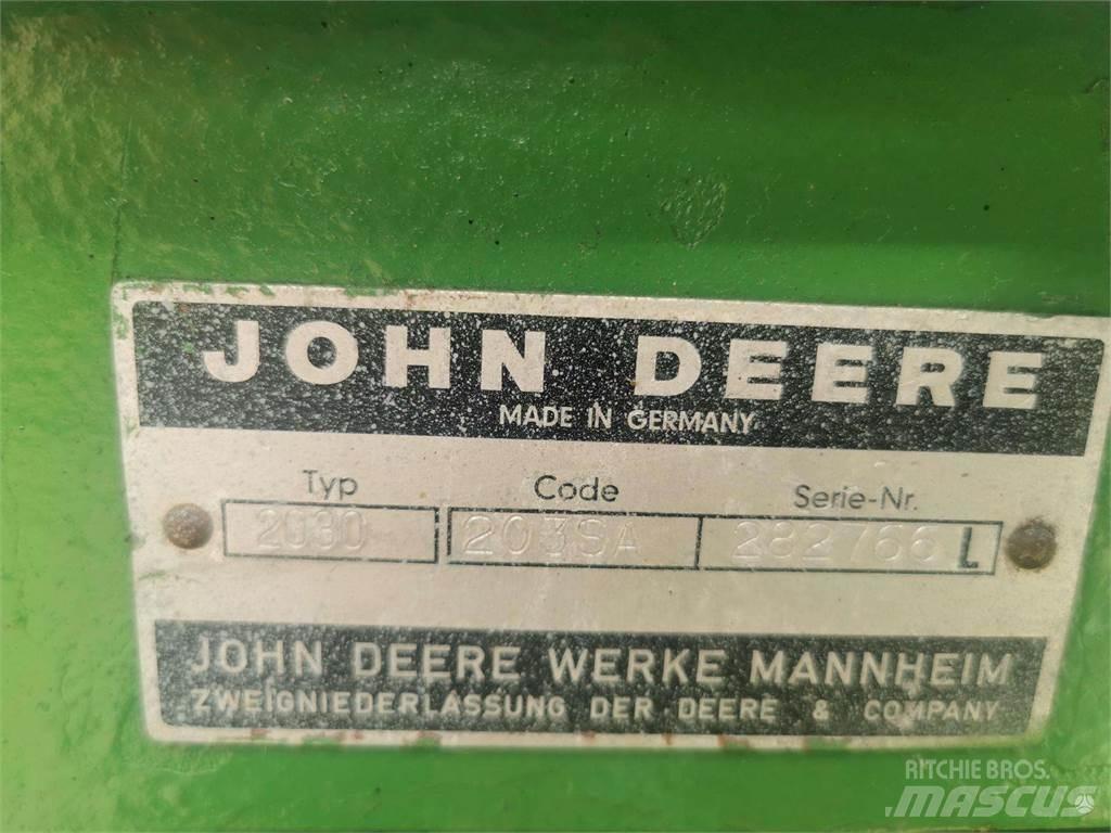 John Deere 2030 Трактори