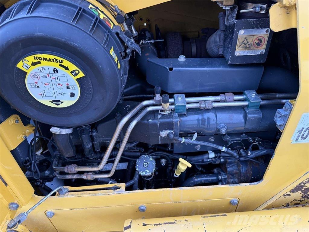 Komatsu D51PX-22 Верижни булдозери
