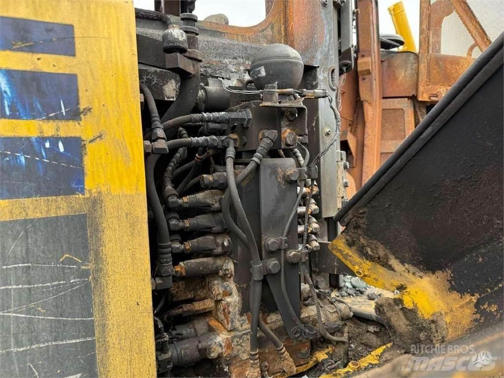 Komatsu D65WX-18 Верижни булдозери
