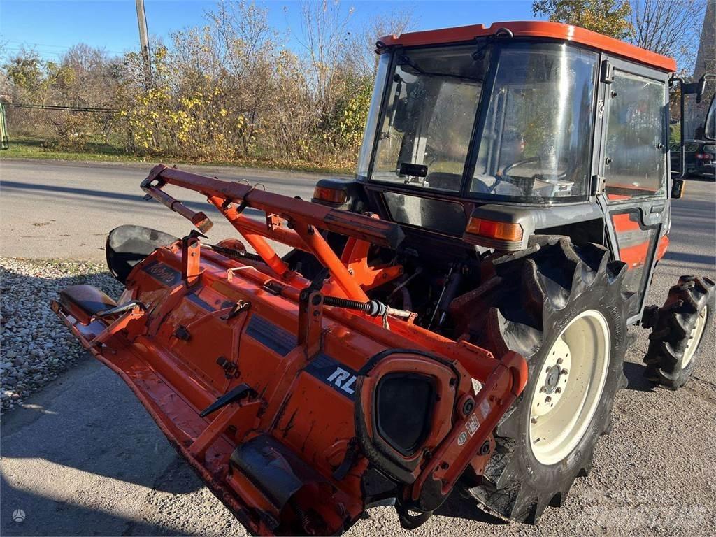 Kubota GL320 Трактори