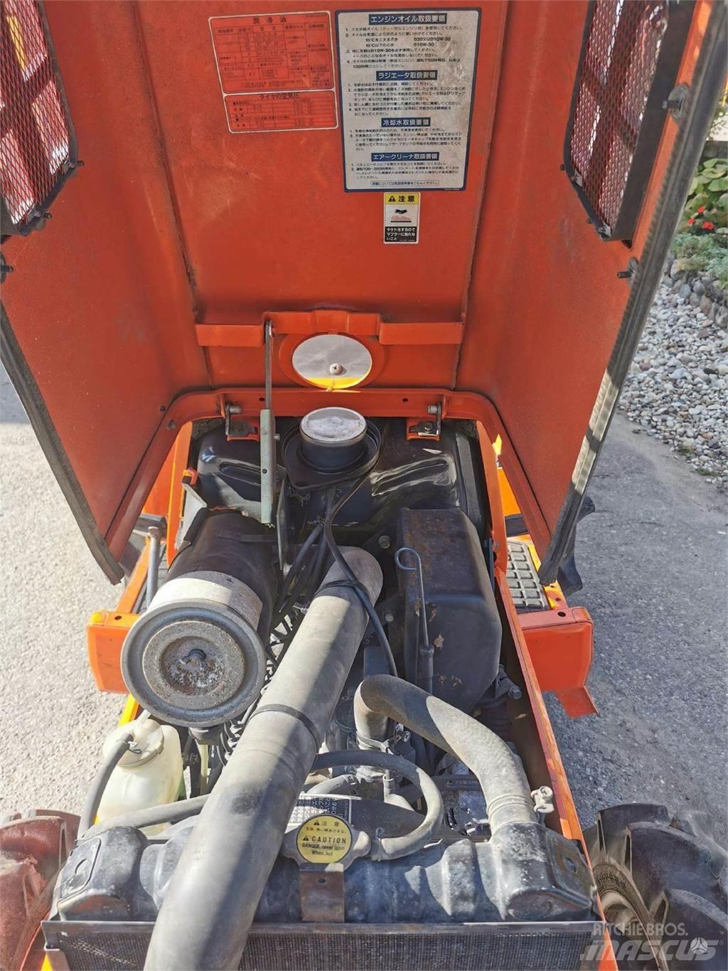 Kubota GT3 Трактори