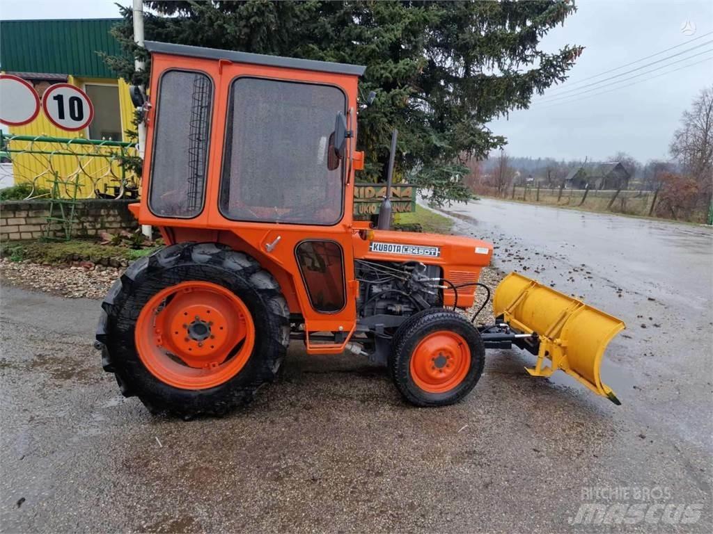 Kubota L245dt Трактори