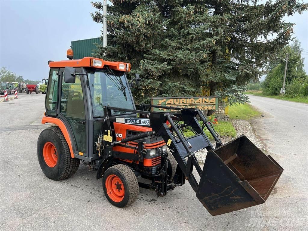 Kubota ST-30 Трактори