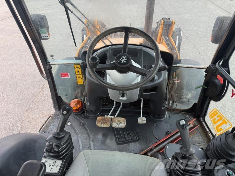 JCB 3 CX Товарач със заден ексватор