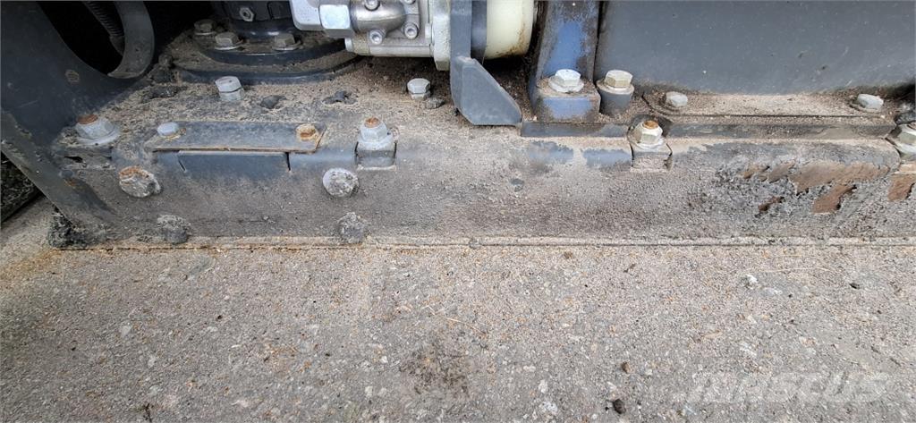 Bomag BF600P-2 Машини за асфалт