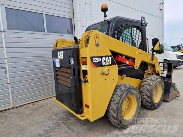 CAT 226D Мини товарачи
