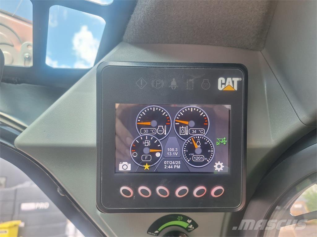 CAT 226D3 Колесни товарачи