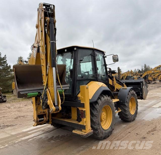 CAT 444 Товарач със заден ексватор