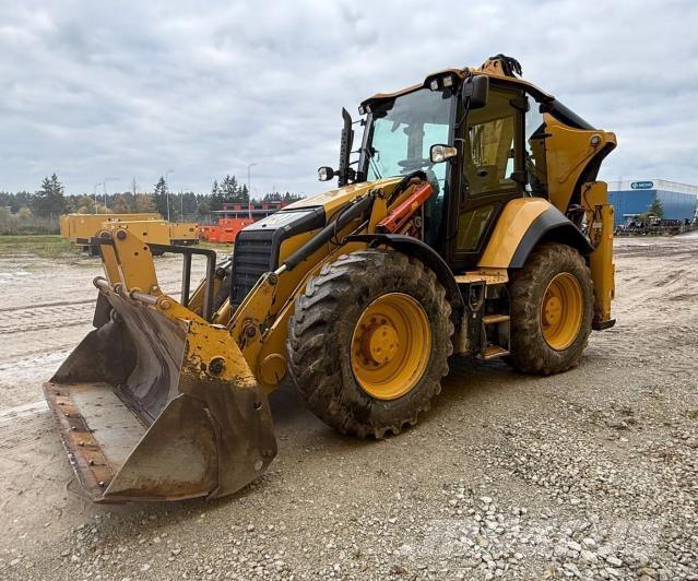 CAT 444F2 Товарач със заден ексватор
