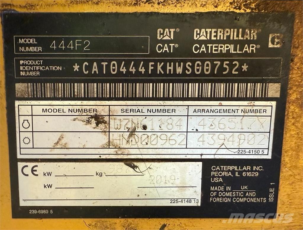 CAT 444F2 Товарач със заден ексватор