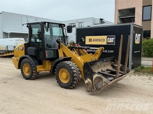 CAT 906 Колесни товарачи