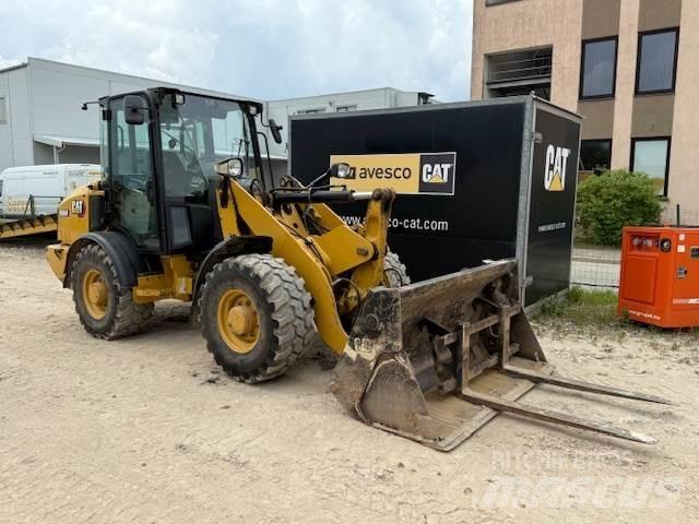 CAT 906 Колесни товарачи