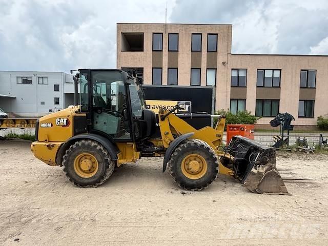 CAT 906 Колесни товарачи