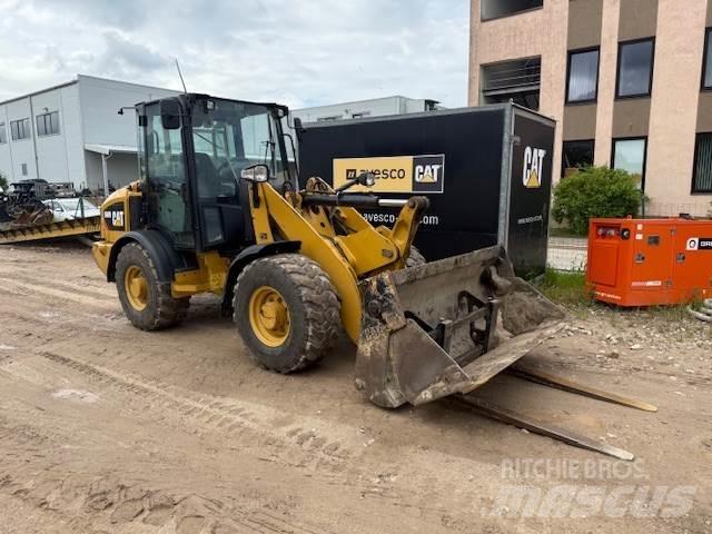 CAT 906M Колесни товарачи