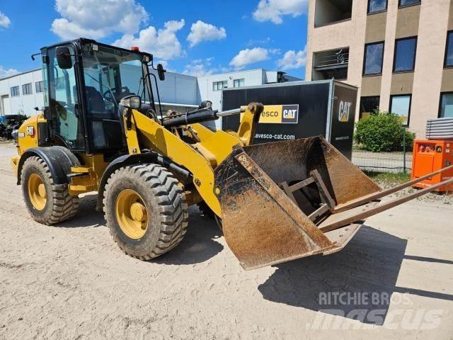 CAT 908M Колесни товарачи