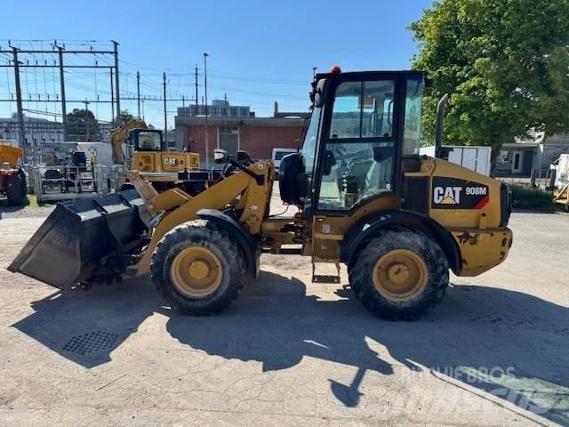 CAT 908M Колесни товарачи