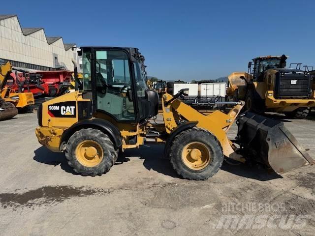 CAT 908M Колесни товарачи