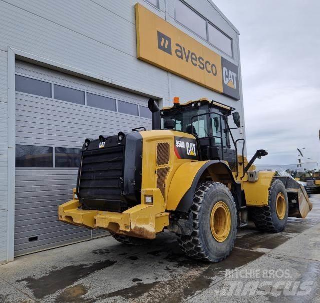CAT 950M Колесни товарачи