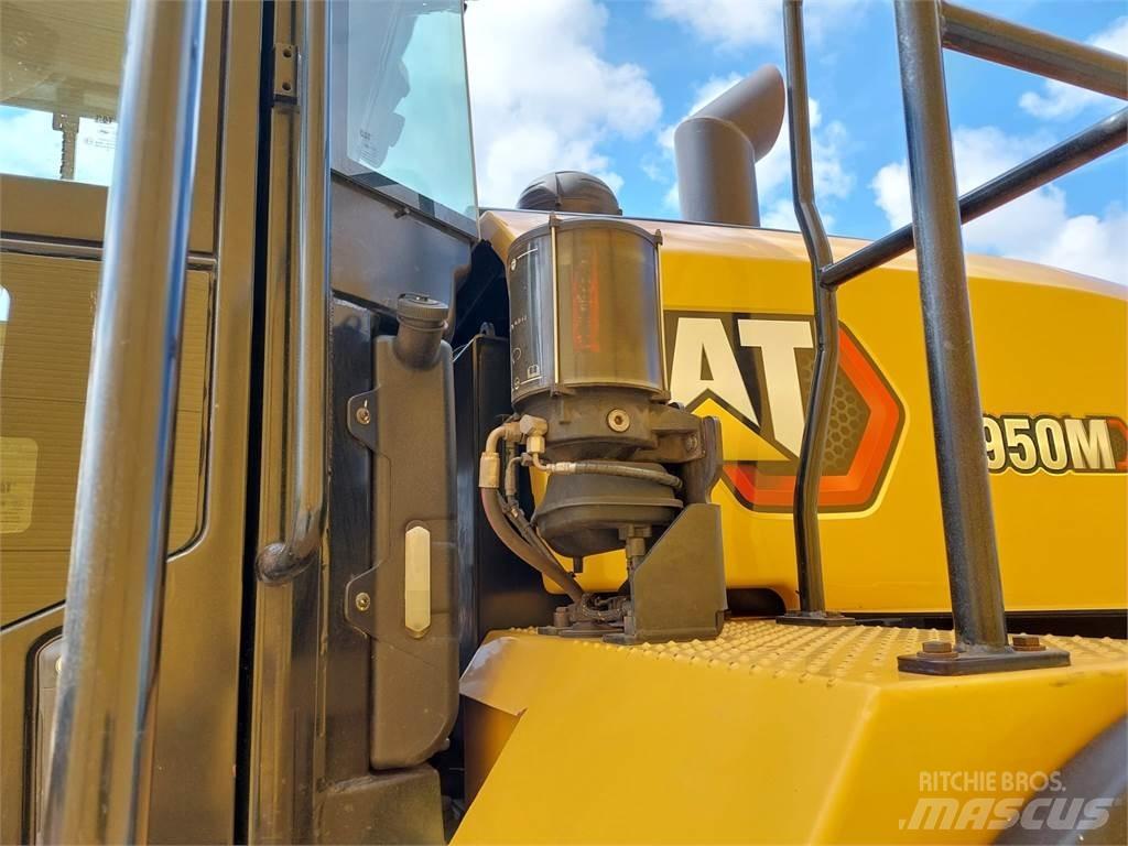 CAT 950M Колесни товарачи
