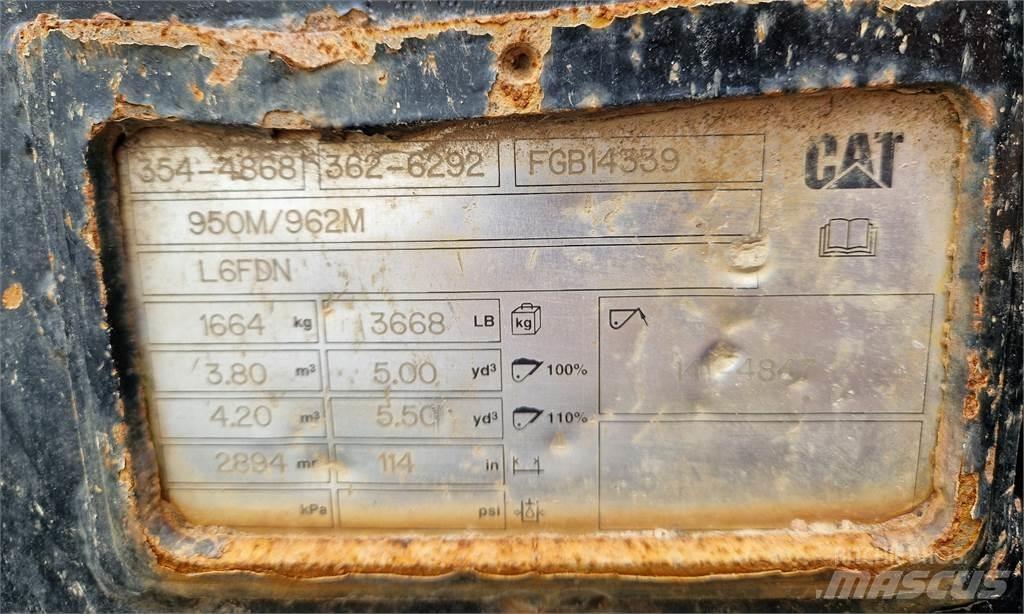 CAT 962M Колесни товарачи