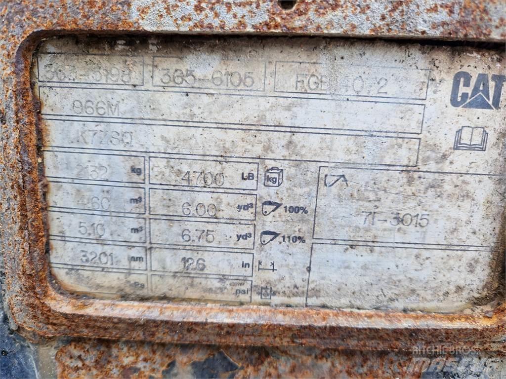 CAT 966 Колесни товарачи