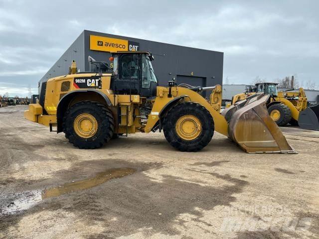 CAT 982M Колесни товарачи