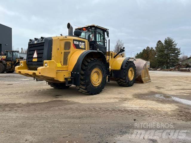 CAT 982M Колесни товарачи