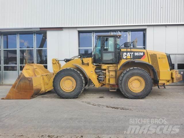 CAT 982M Колесни товарачи