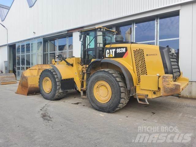 CAT 982M Колесни товарачи