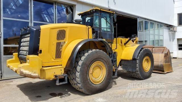 CAT 982M Колесни товарачи
