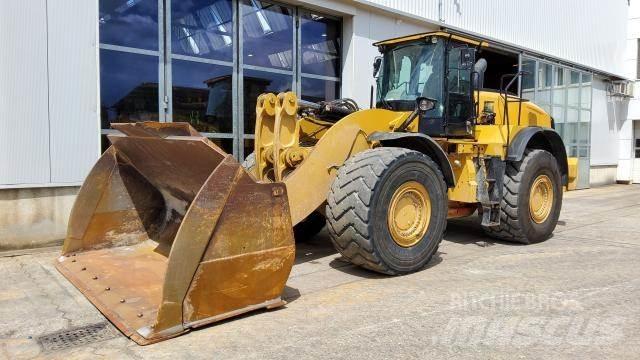 CAT 982M Колесни товарачи